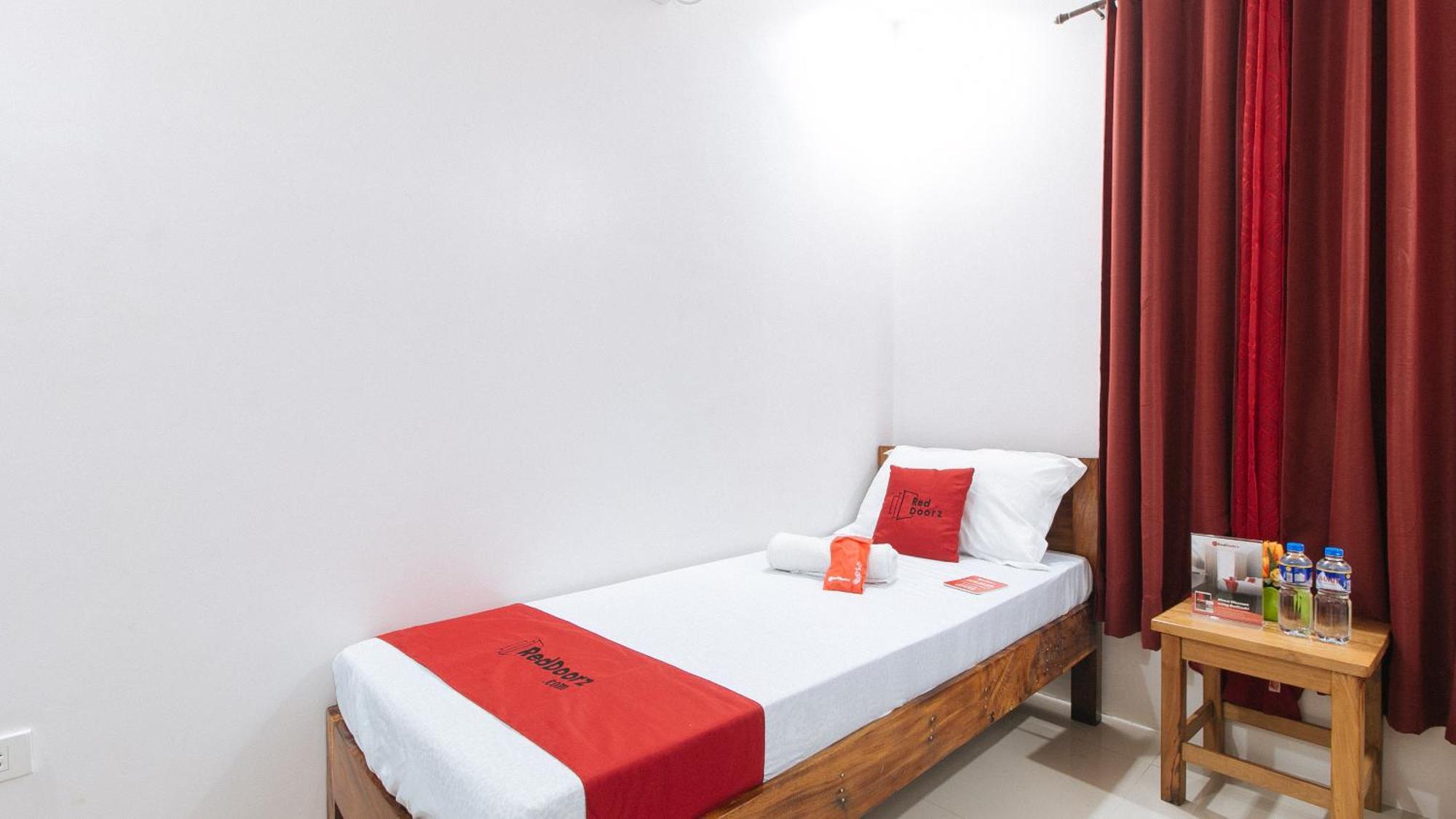 Reddoorz Plus @ Jollydays Hotel Nueva Ecija San Jose  Zewnętrze zdjęcie